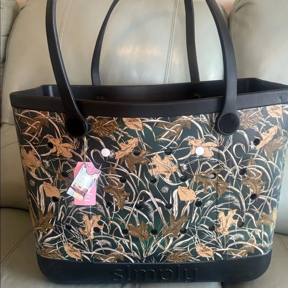Simply Southern tote nwt camo. - Picture 4 of 11